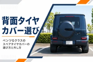 背面ドアにスペアタイヤカバーを付けた角ばったSUVの後ろ姿